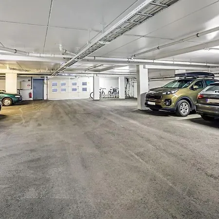 شقة Modern With Terrace & Scenic Views, Free Parking *