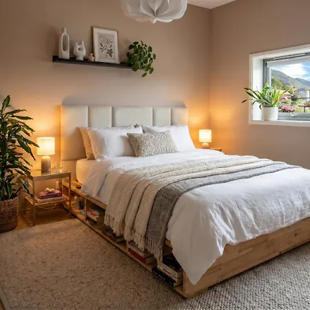 Modern With Terrace & Scenic Views, Free Parking برغن