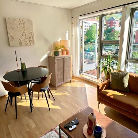 Διαμέρισμα Modern With Terrace & Scenic Views, Free Parking